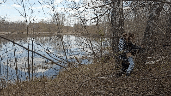 Мужик трахает жену в лесу после минета Украина