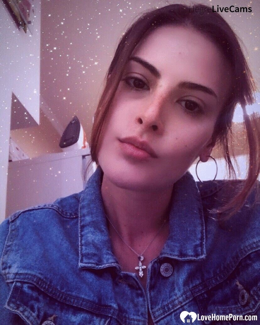 Худая девка любит фотографировать себя без одежды (17 фото)