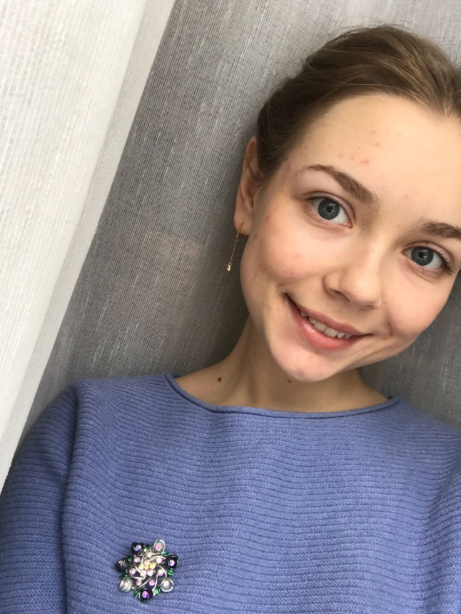 18-ти летняя подруга любит сосать член и вкус спермы (7 фото)