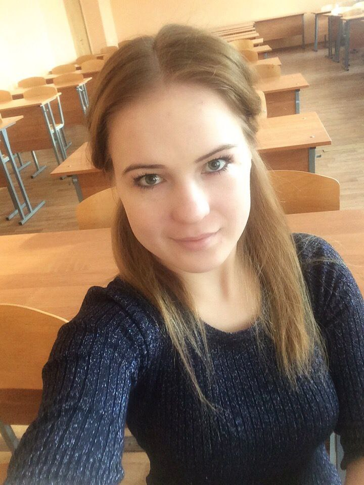 Горячие фотографии молодой учительницы из России (15 фото)